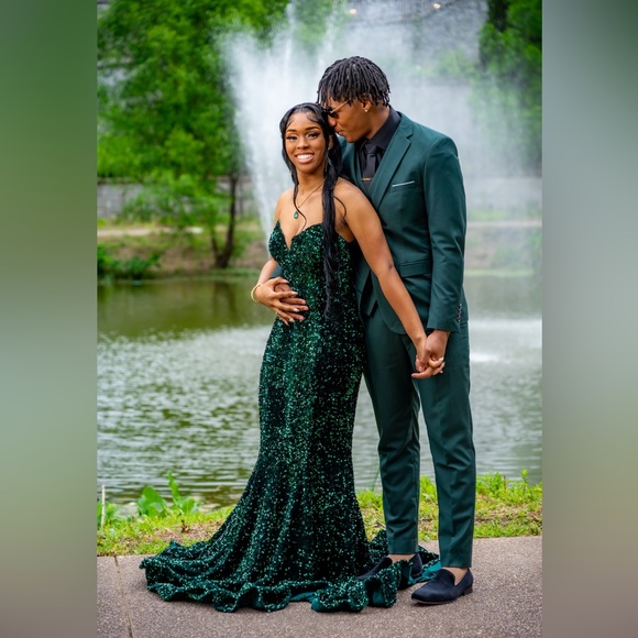sachin and babi light blue dress A true one-of-a-kind Portia and Scarlett in emerald green  The only one  we have in store, this dress is a standout for Prom 2026. The rich green  color and statement details